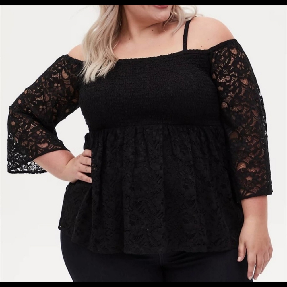 NWOT Torrid Black Lace Cold Shoulder Babydoll Top, Size 2